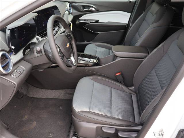 New 2026 Chevrolet Trax LT w/ Sunroof Package FWD image 4