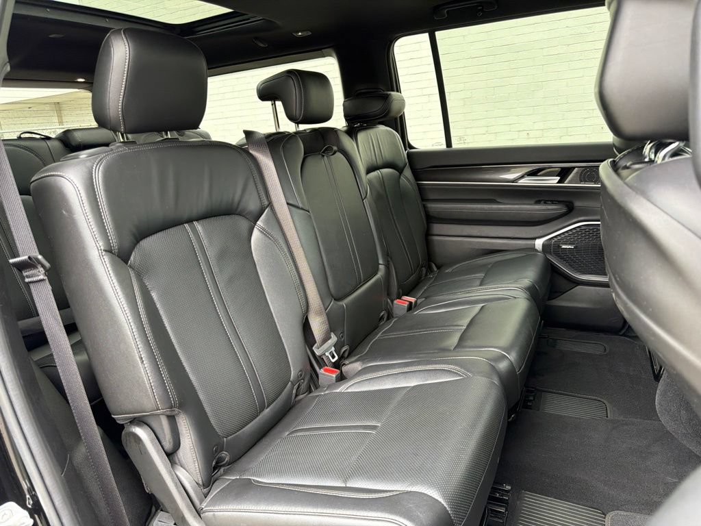 Used 2023 Jeep Wagoneer 4WD Series II w/ Premium Group I image 11