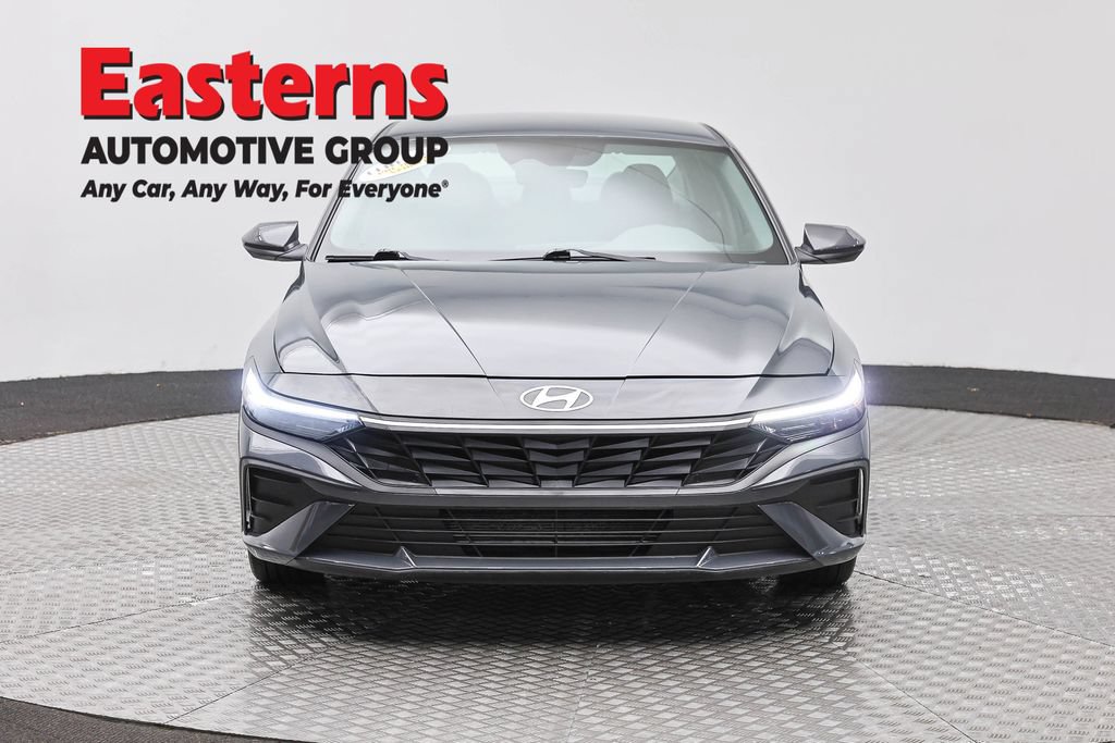Used 2024 Hyundai Elantra SEL FWD image 2