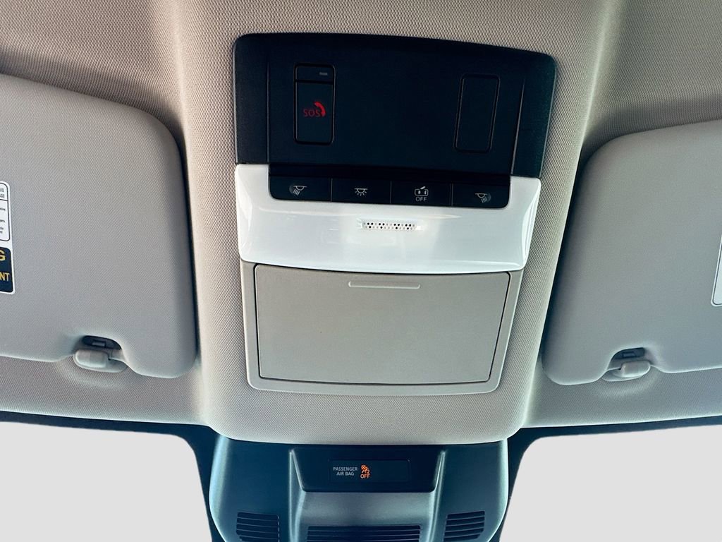 Used 2025 Nissan Rogue SV image 34