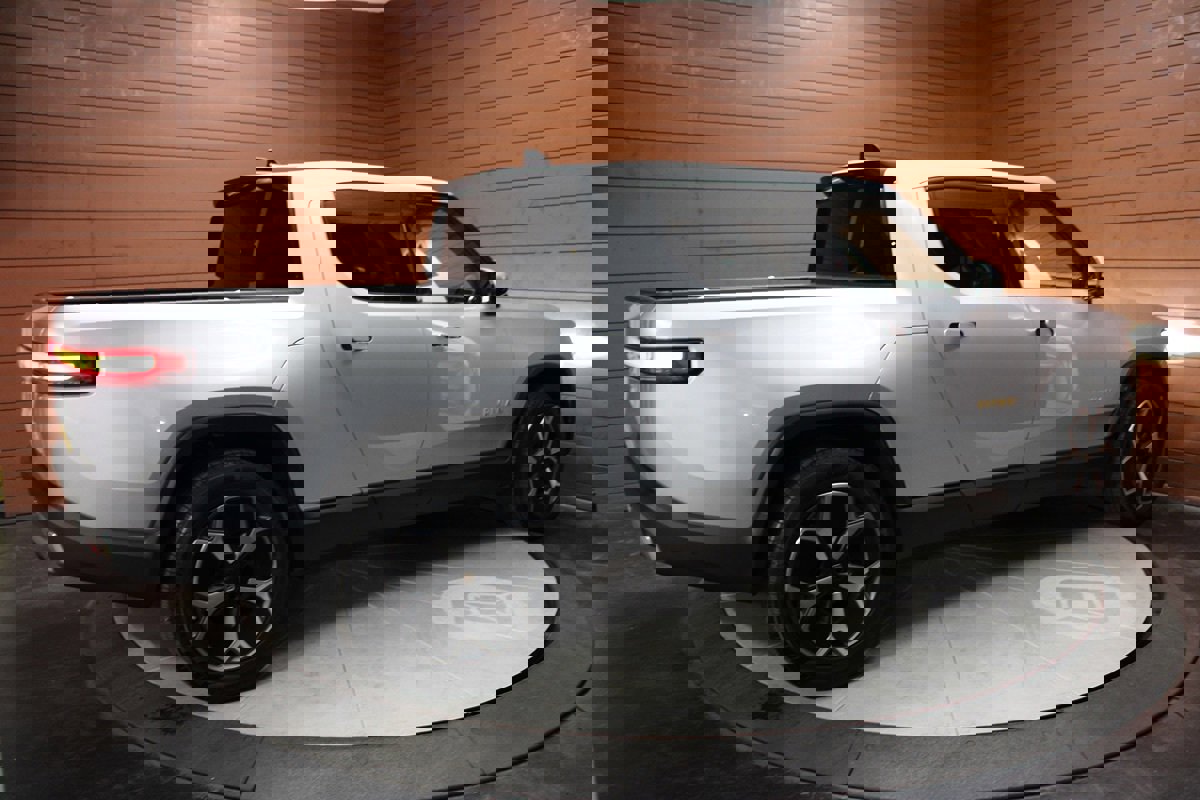 Used 2023 Rivian R1T Adventure image 13
