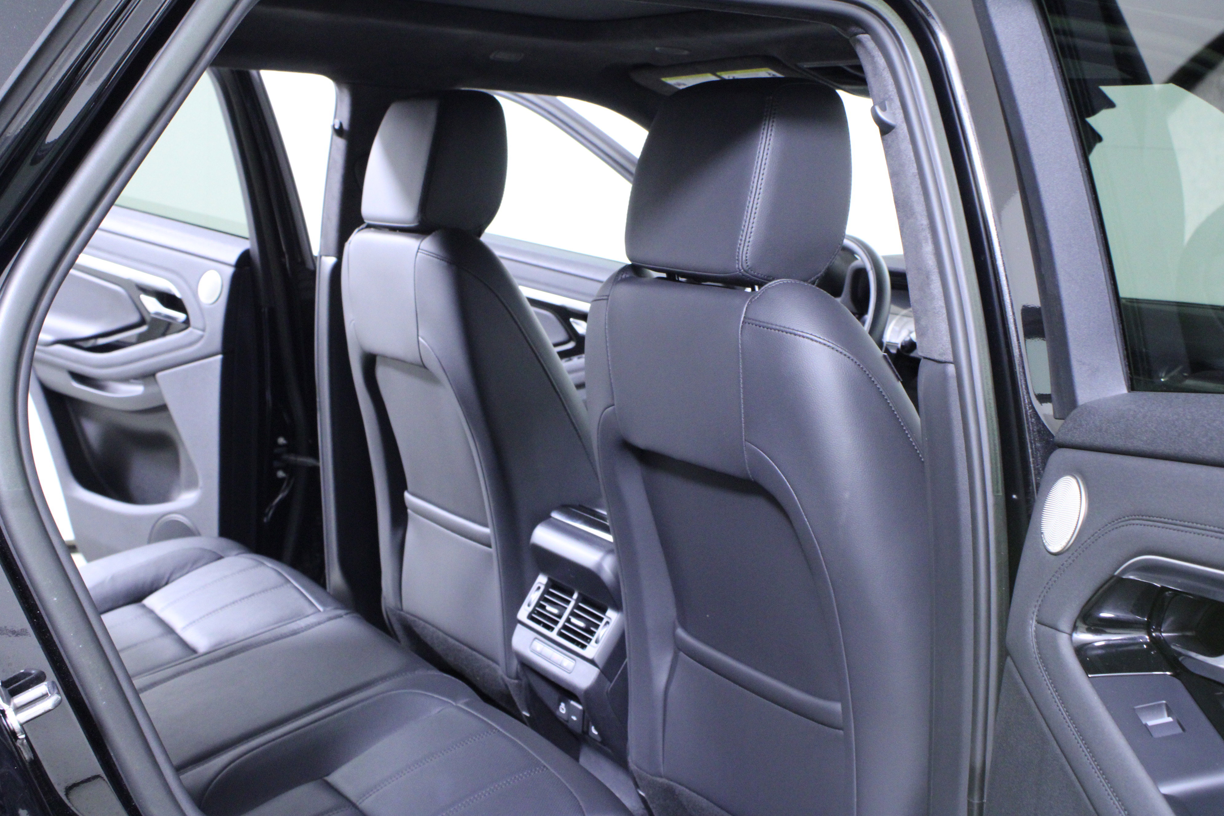 Used 2023 Land Rover Range Rover Evoque R-Dynamic SE image 13