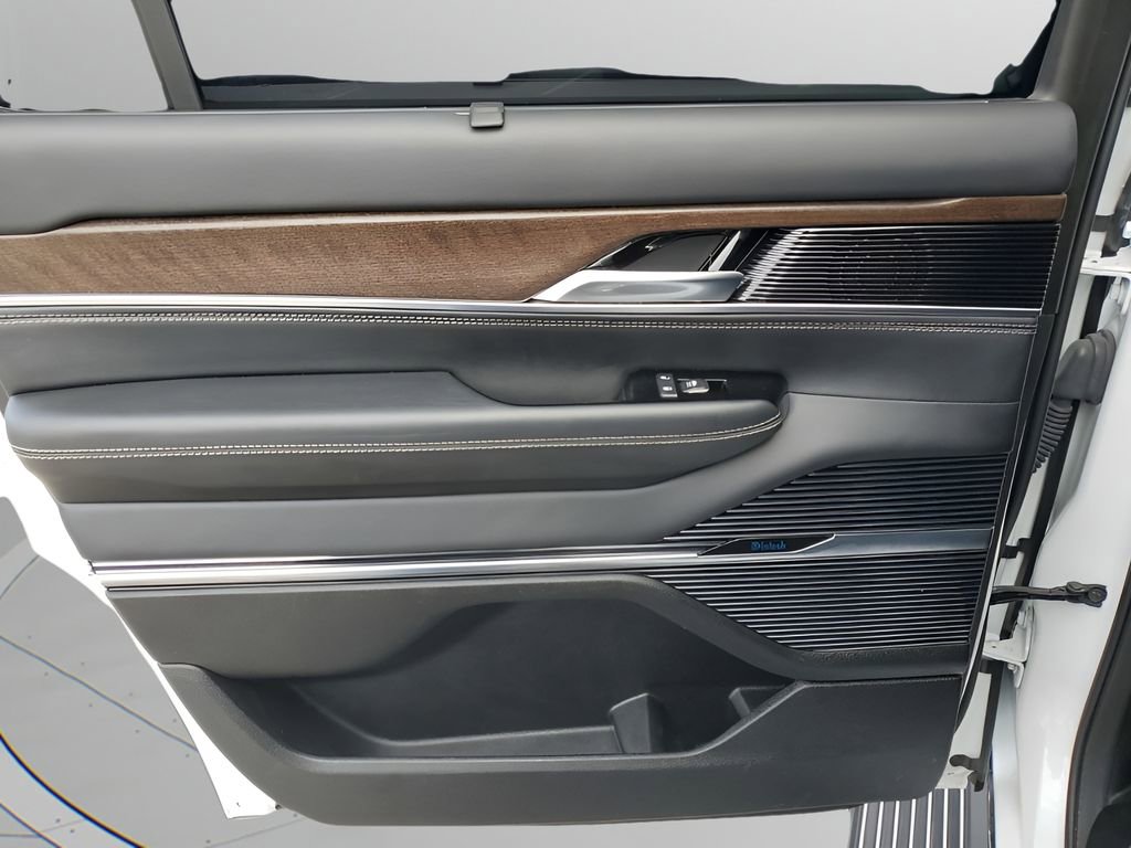 Used 2023 Jeep Grand Wagoneer 4WD image 18