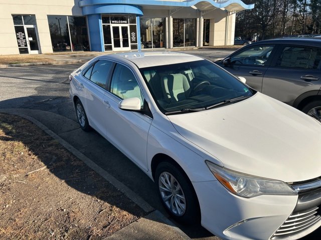 Used 2017 Toyota Camry image 3