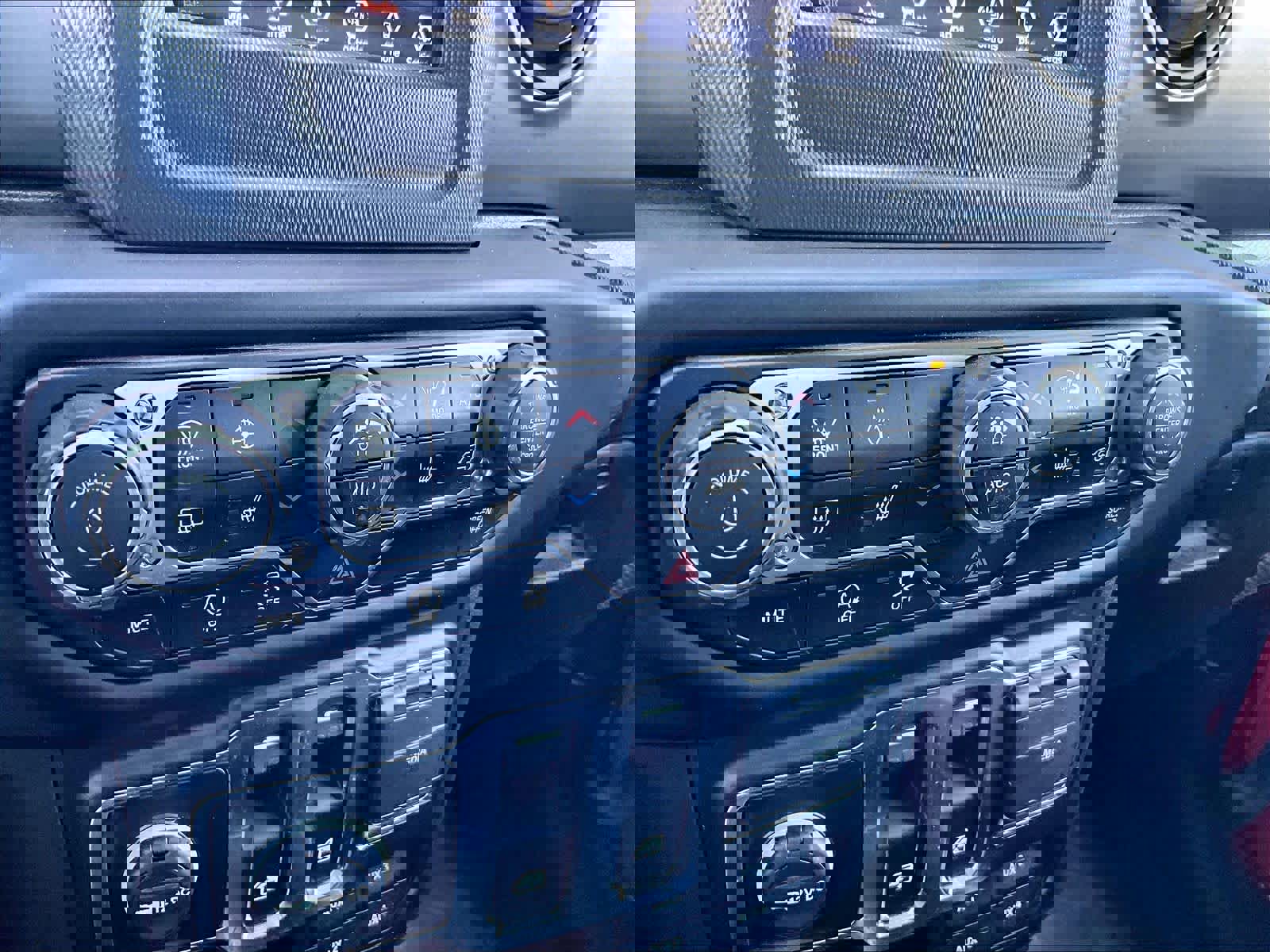 Used 2023 Jeep Wrangler Willys image 25