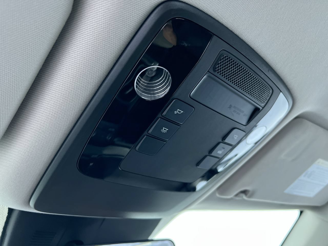 Certified 2024 Kia Carnival LX FWD image 17