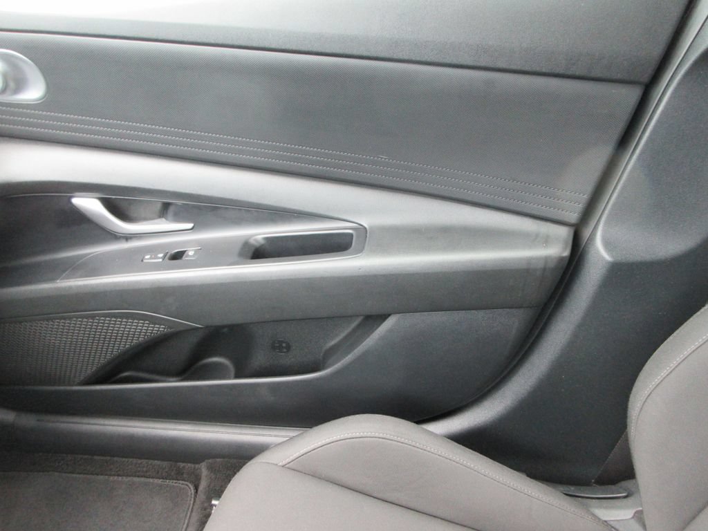 Used 2022 Hyundai Elantra SEL FWD image 31