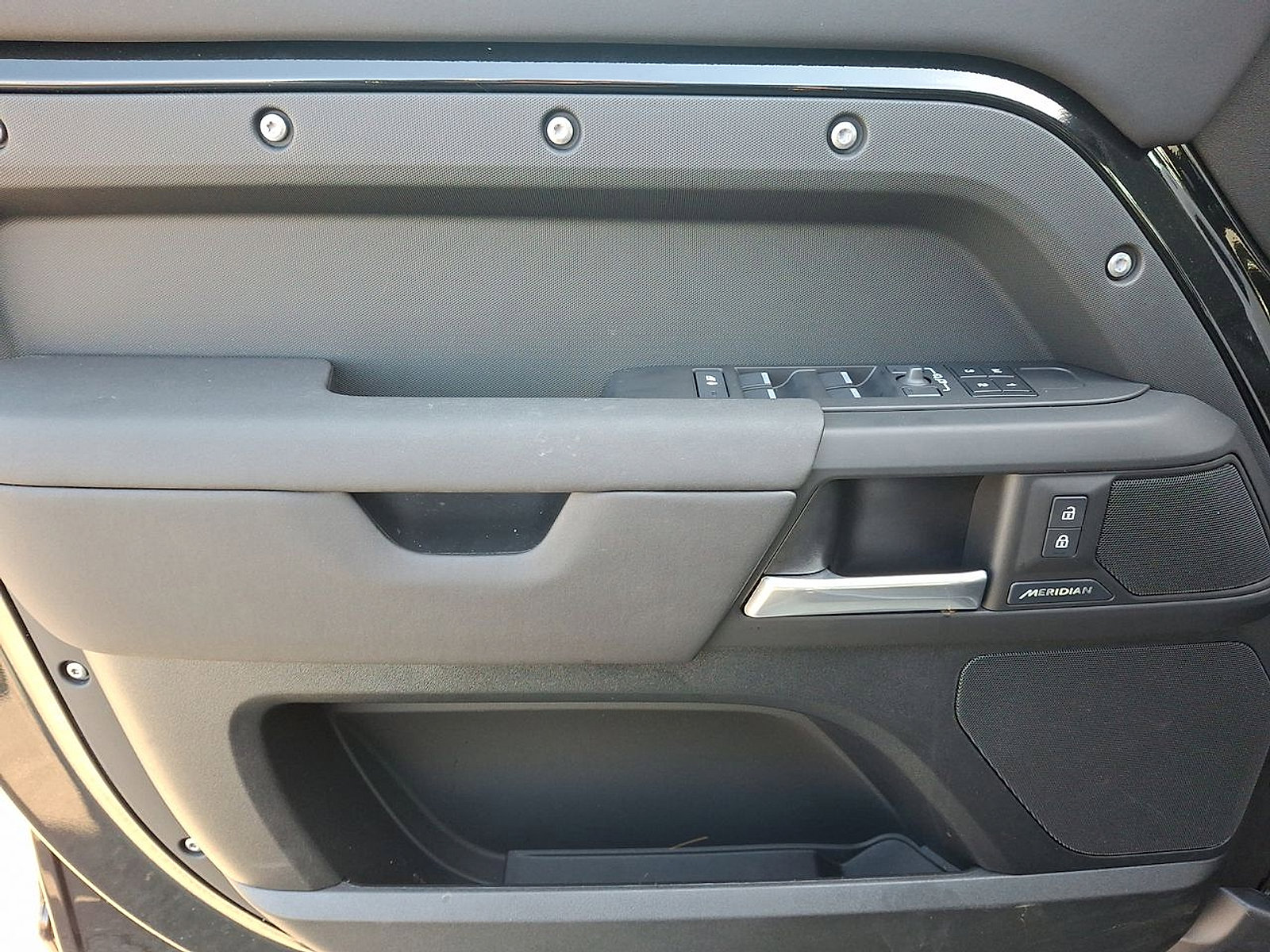 Certified 2025 Land Rover Defender 110 S image 19