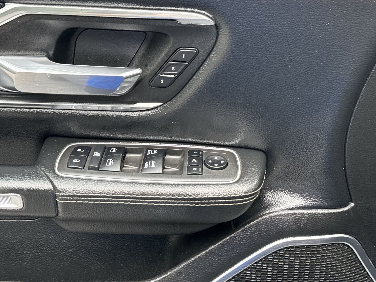 Used 2022 RAM 1500 Laramie w/ Sport Appearance Package AWD/4WD image 15