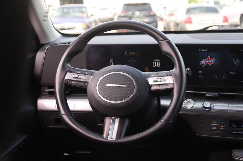 Used 2025 Hyundai Kona SEL image 24