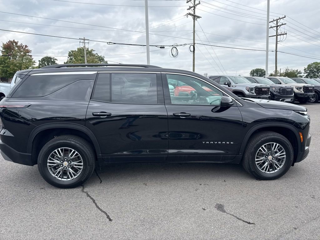 Used 2025 Chevrolet Traverse LT image 6