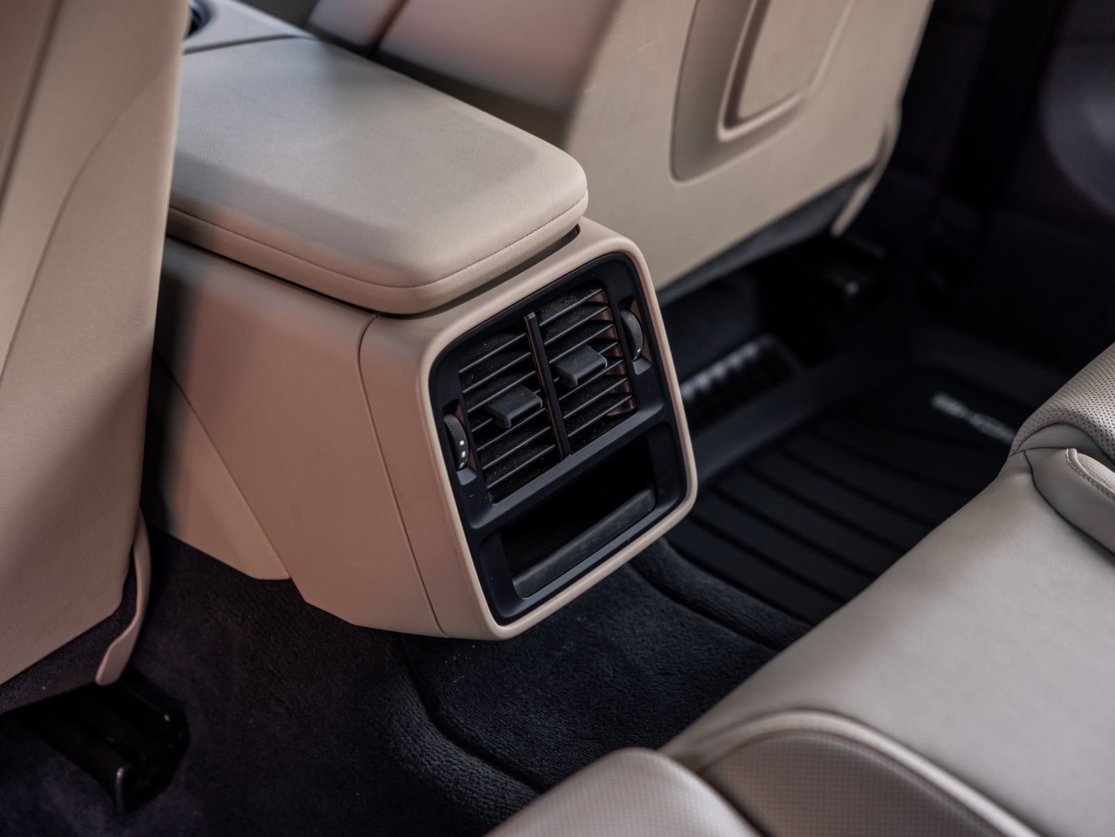 Certified 2025 Porsche Taycan RWD image 33