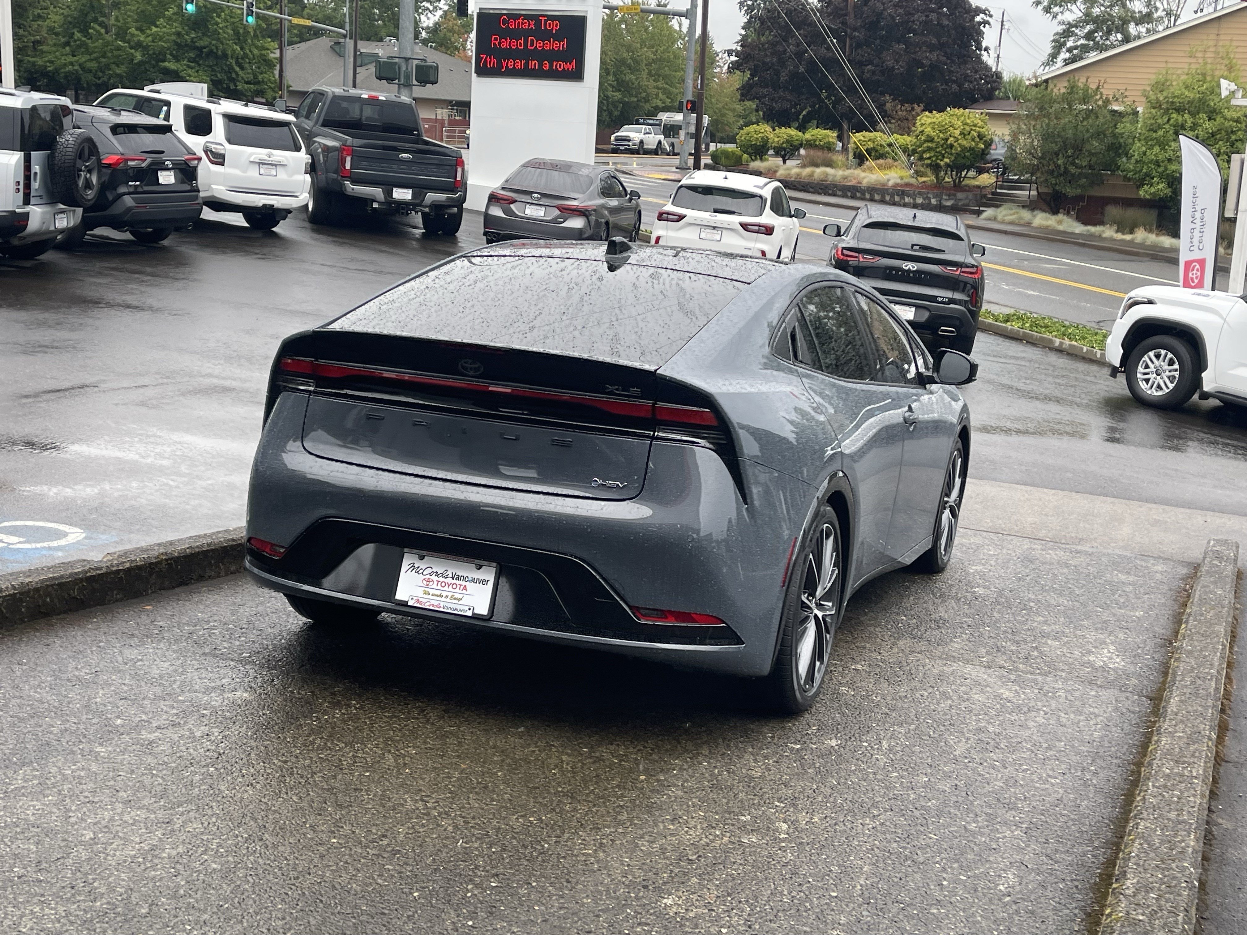 Certified 2024 Toyota Prius XLE FWD image 8