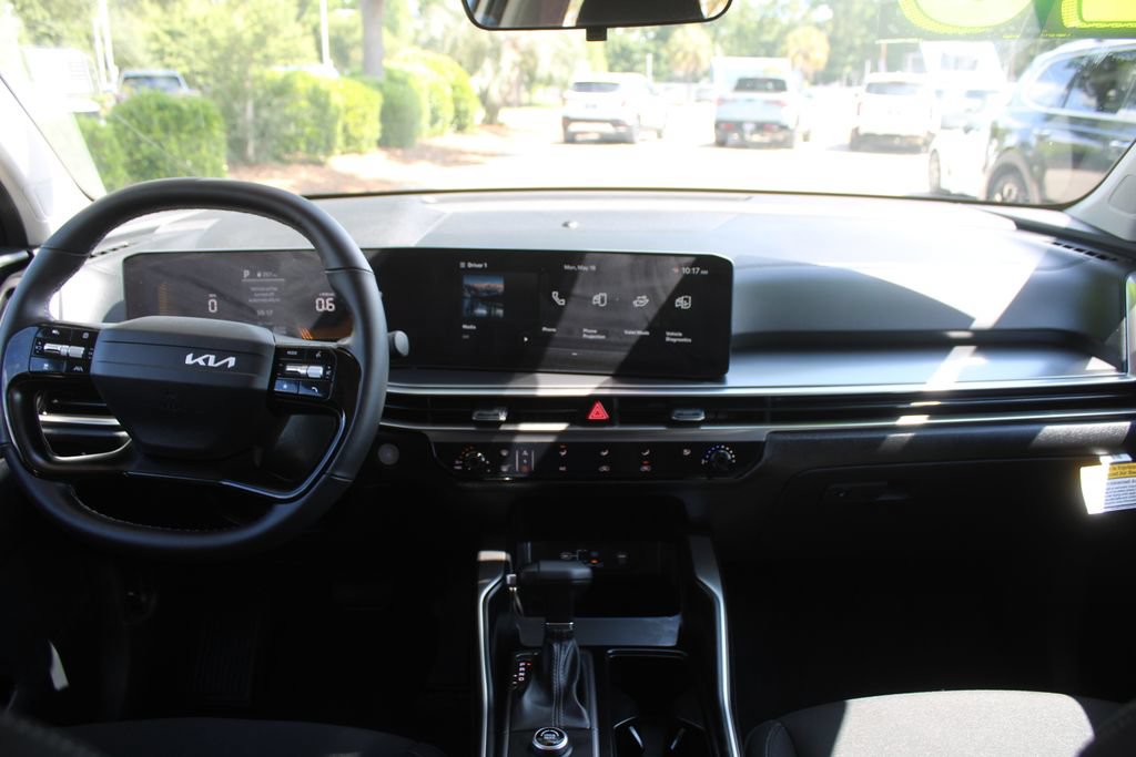 Certified 2026 Kia Sorento LX FWD image 23