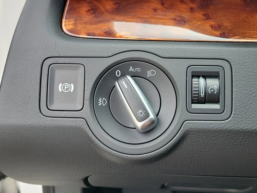 Used 2011 Volkswagen CC Lux image 31