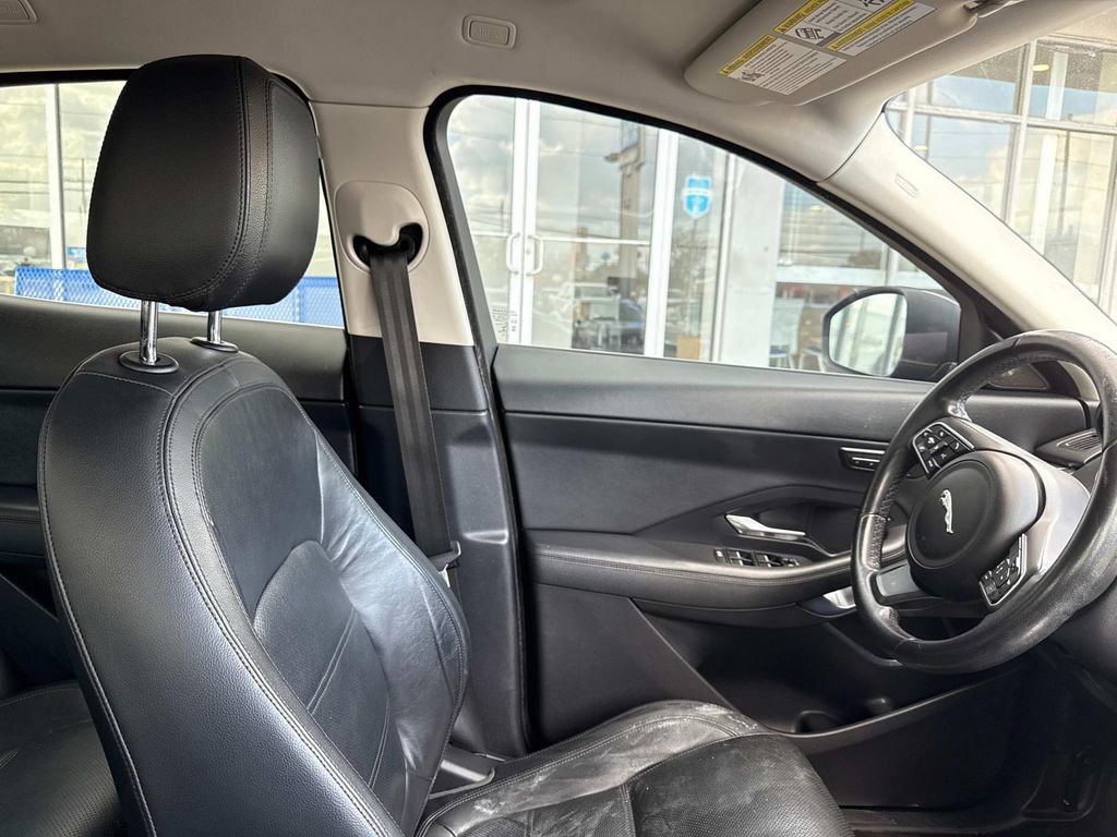 Used 2018 Jaguar E-PACE SE image 9