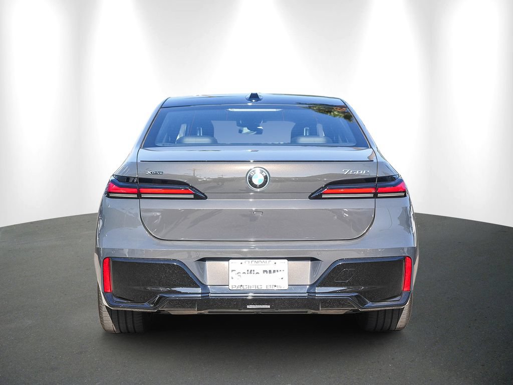 Used 2026 BMW 750e xDrive AWD/4WD image 5