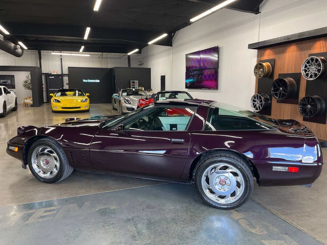 Used 1993 Chevrolet Corvette Coupe RWD image 10