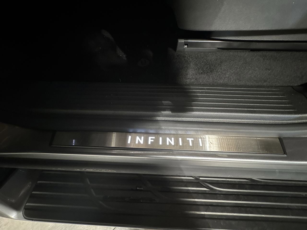 New 2025 INFINITI QX80 Sensory image 15