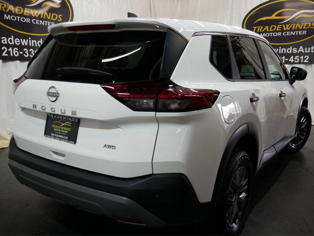 Used 2023 Nissan Rogue S AWD/4WD image 7