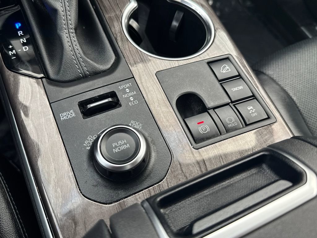 Used 2024 Toyota Highlander Platinum image 28