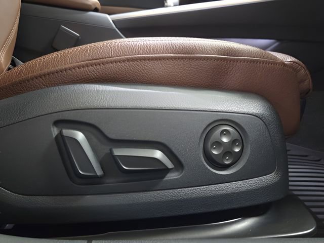 Used 2018 Audi A4 2.0T Premium Plus w/ Premium Plus Package AWD/4WD image 16