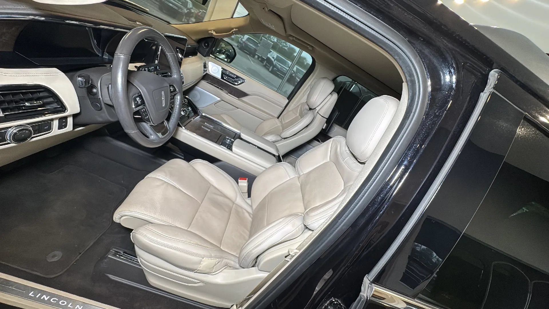 Used 2019 Lincoln Navigator L Reserve w/ Cargo Package AWD/4WD image 23