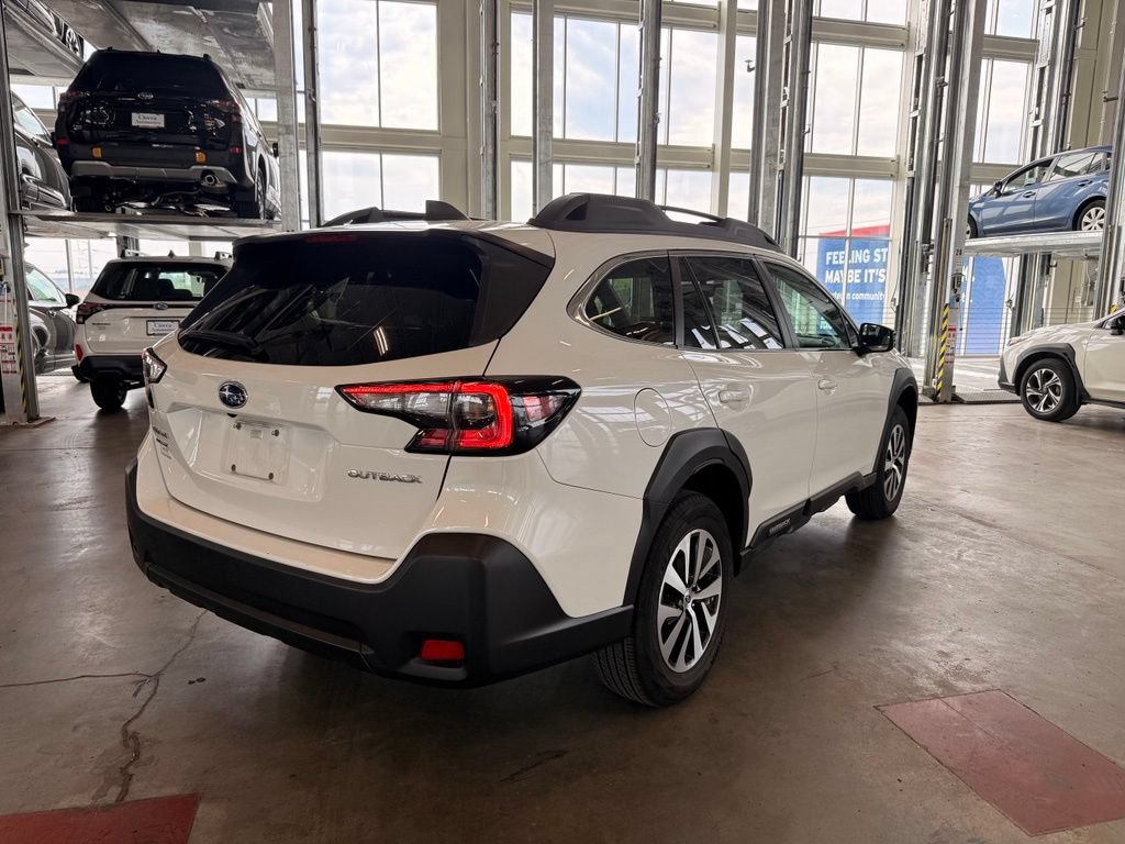 Used 2024 Subaru Outback Premium AWD/4WD image 3
