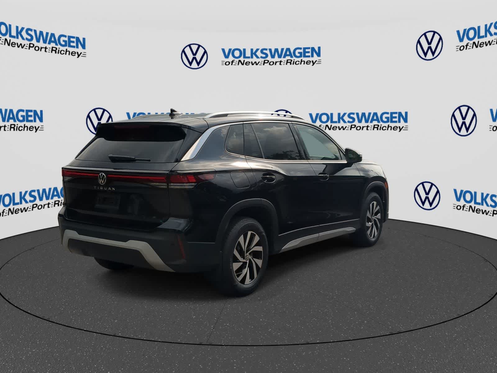 New 2025 Volkswagen Tiguan S FWD image 8