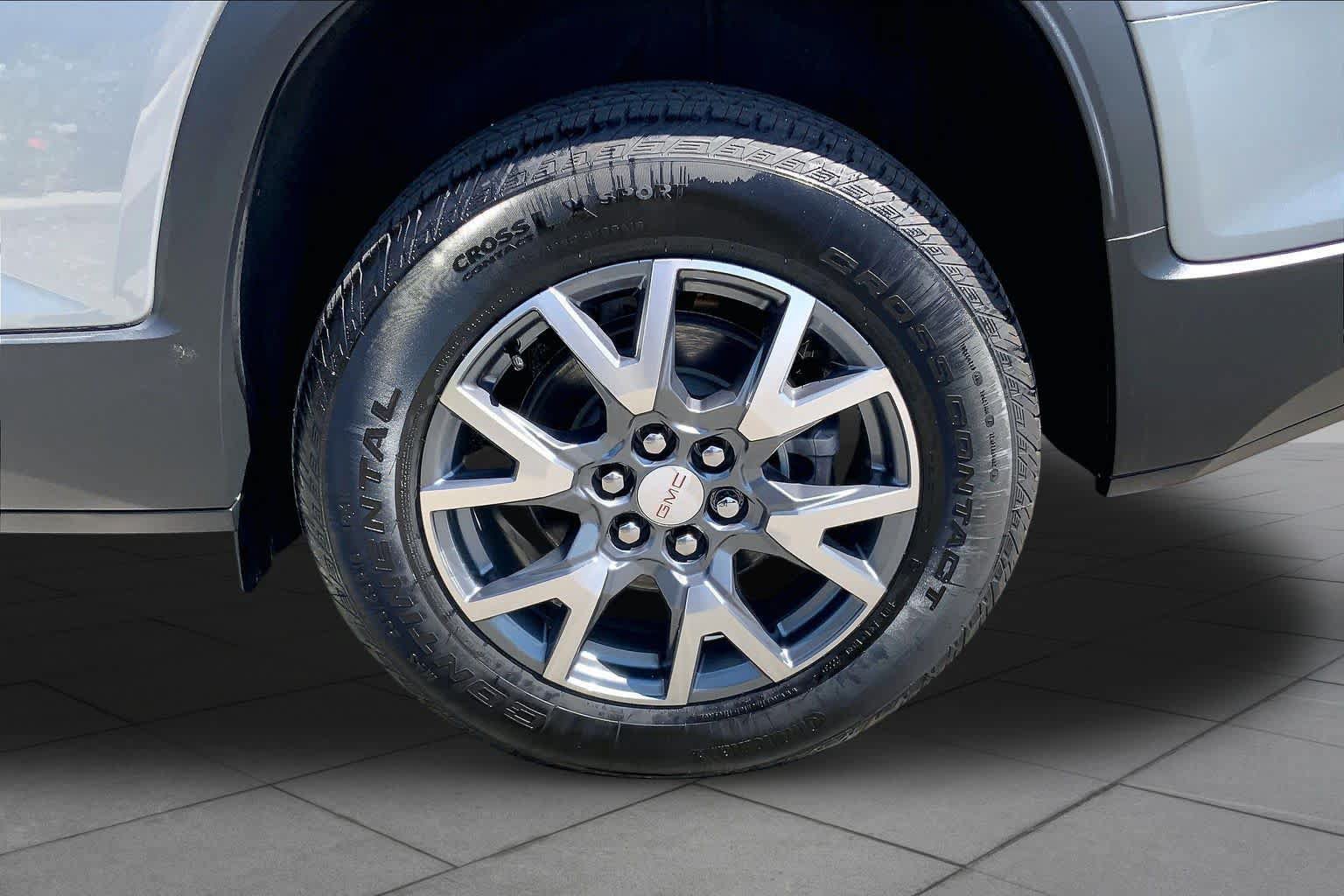 Used 2023 GMC Acadia SLT AWD/4WD image 11