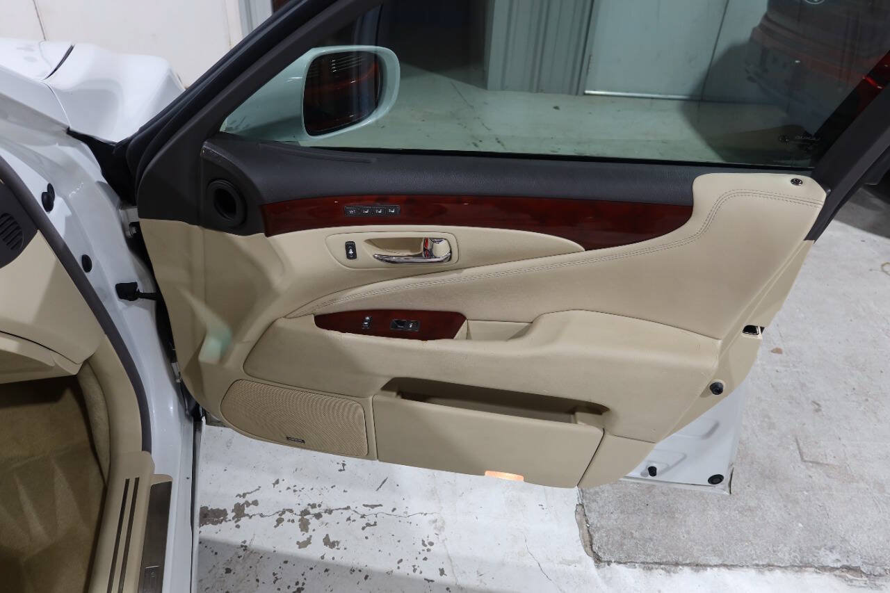 Used 2012 Lexus LS 460 w/ Comfort Pkg RWD image 29