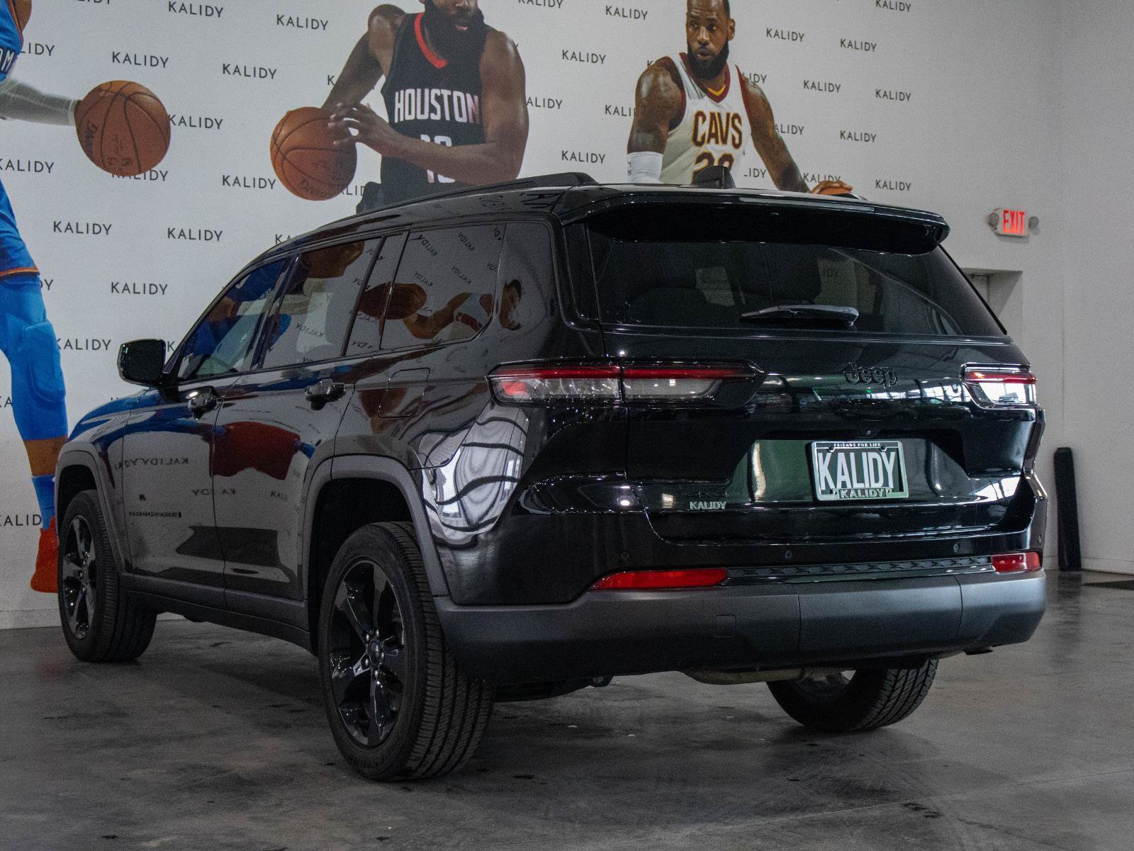 Used 2023 Jeep Grand Cherokee L Laredo AWD/4WD image 21