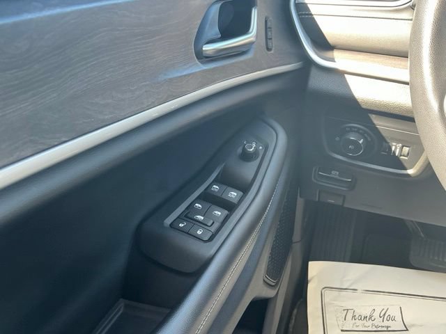 Used 2023 Jeep Grand Cherokee L Limited AWD/4WD image 24