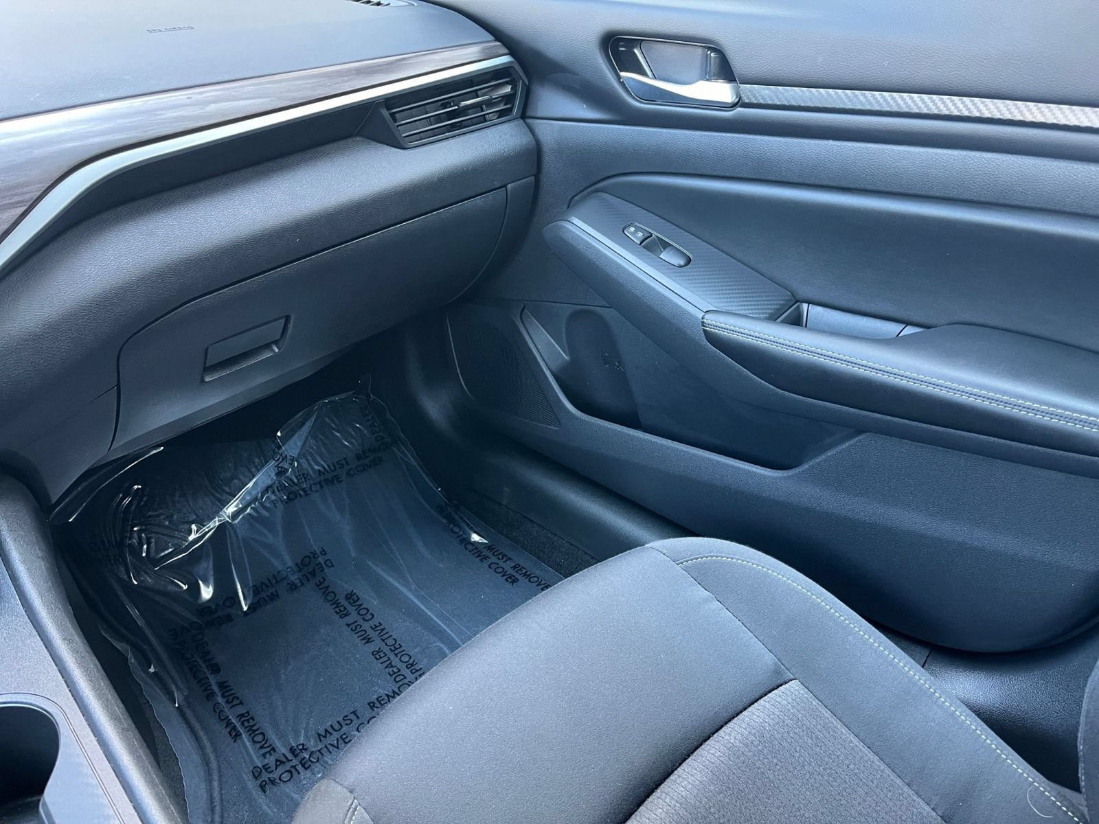 Used 2025 Nissan Altima 2.5 SV FWD image 40