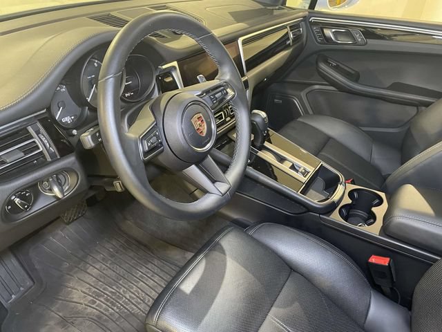 Certified 2026 Porsche Macan AWD/4WD image 4