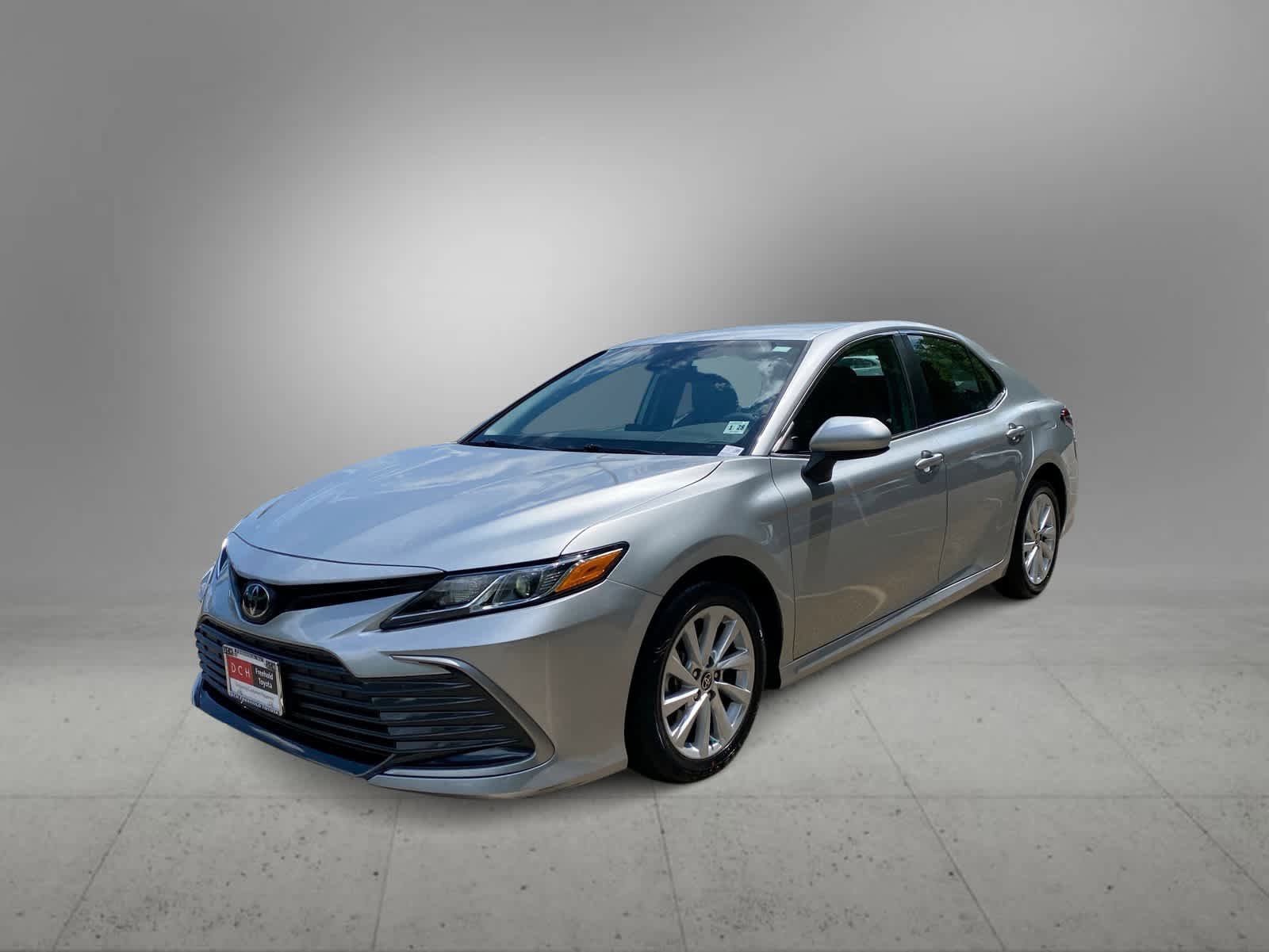Used 2023 Toyota Camry LE AWD/4WD image 2