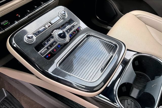 Used 2023 Lincoln Nautilus Reserve AWD/4WD image 14