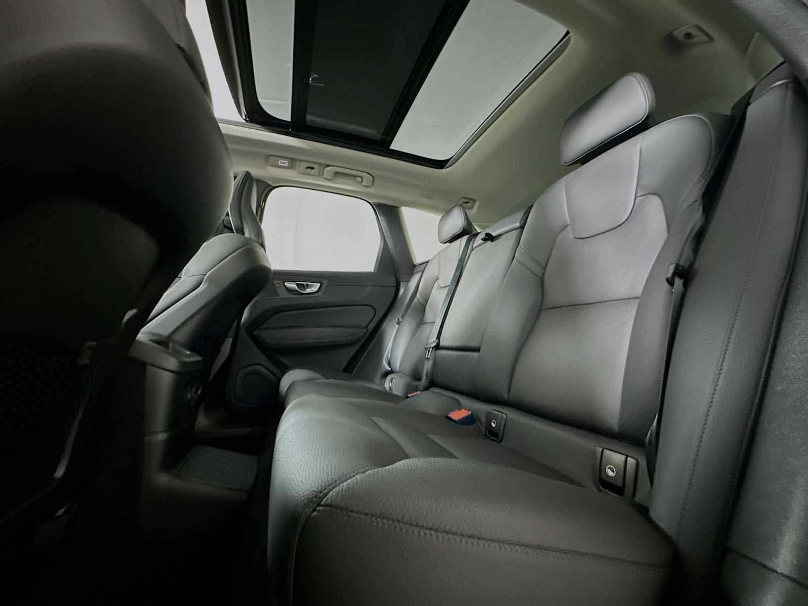 Used 2025 Volvo XC60 T8 Plus w/ Protection Package Premier image 23