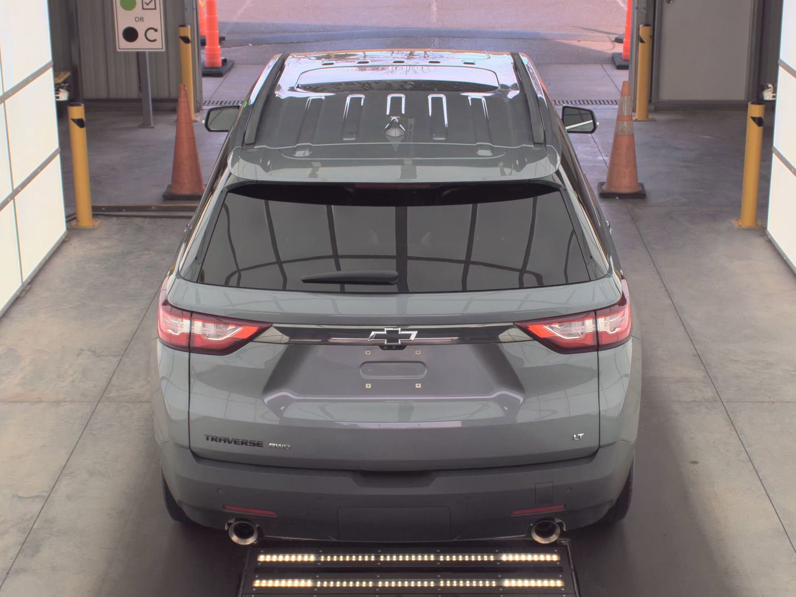 Used 2021 Chevrolet Traverse LT w/ LT Premium Package image 7