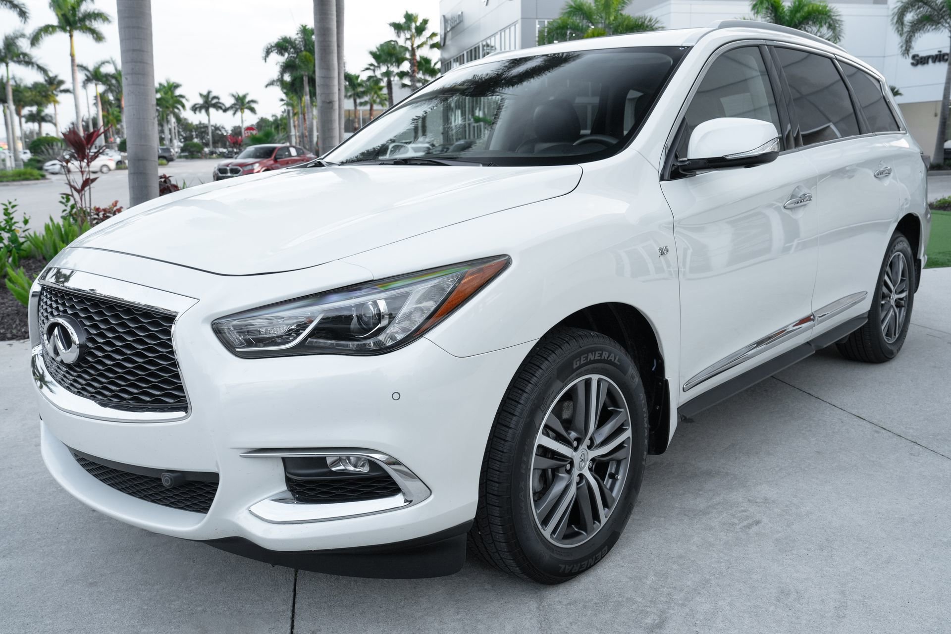 Used 2019 INFINITI QX60 Luxe w/ Essential Package image 4