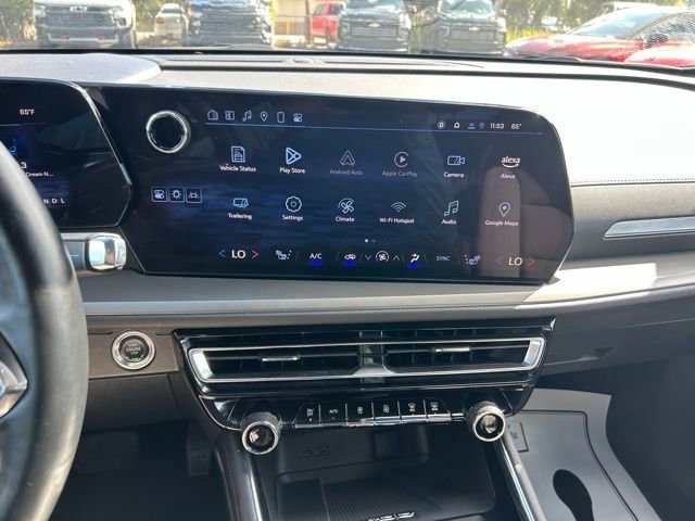 Used 2025 Chevrolet Traverse LT image 24