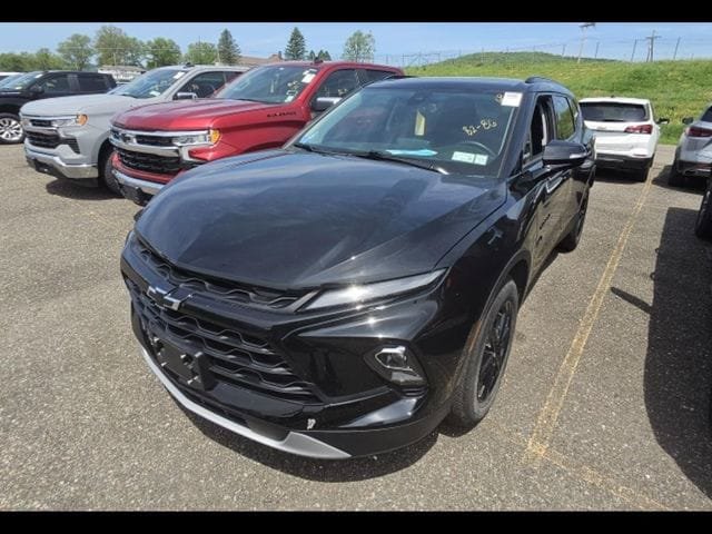 Used 2024 Chevrolet Blazer LT w/ Midnight/Sport Edition AWD/4WD image 3