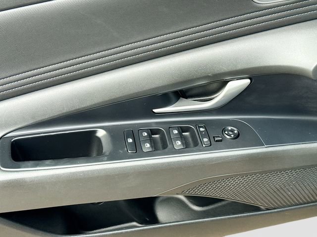 Certified 2025 Hyundai Elantra SEL image 18