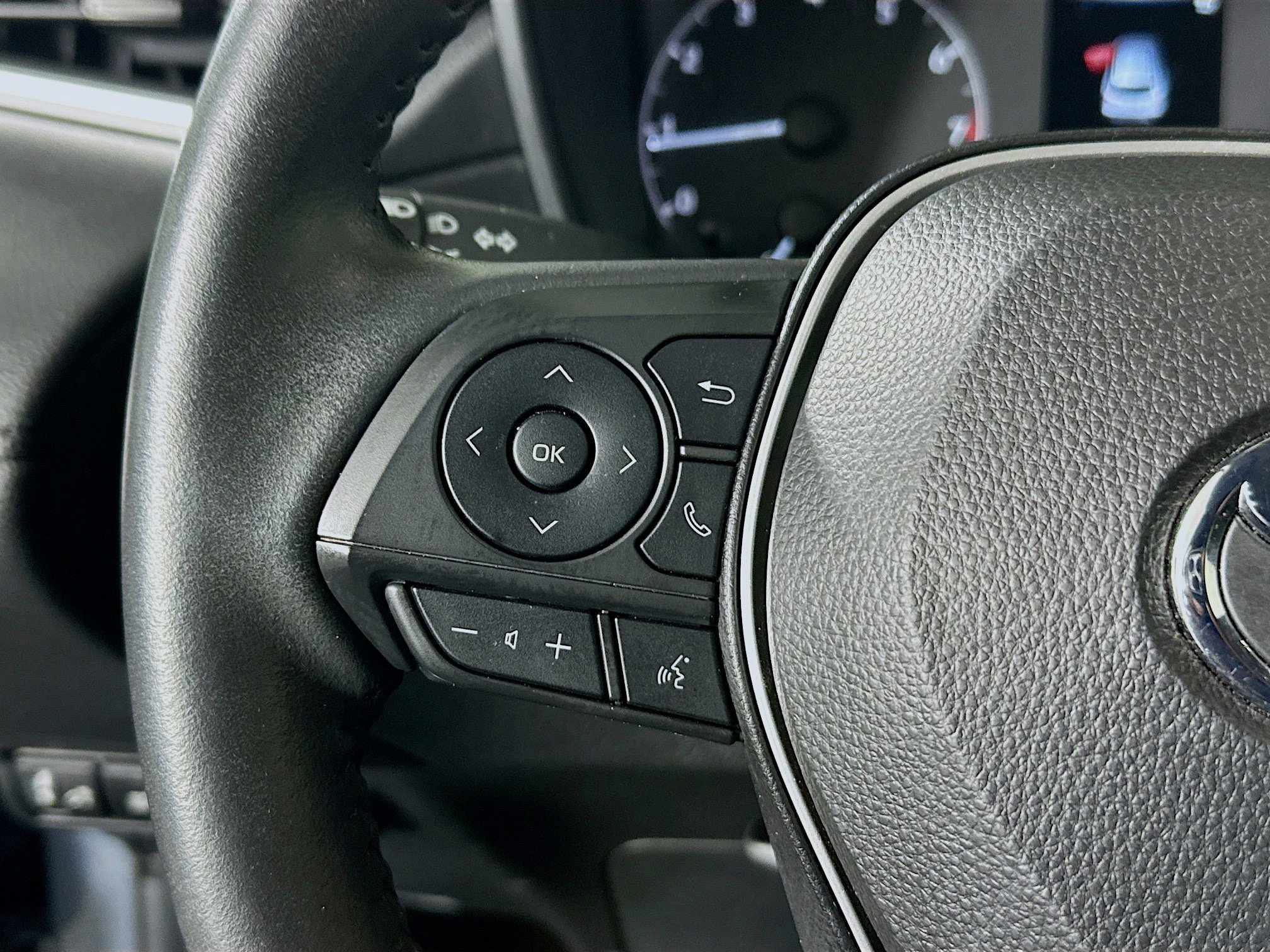 Used 2023 Toyota Corolla Cross LE w/ Moonroof Package image 16