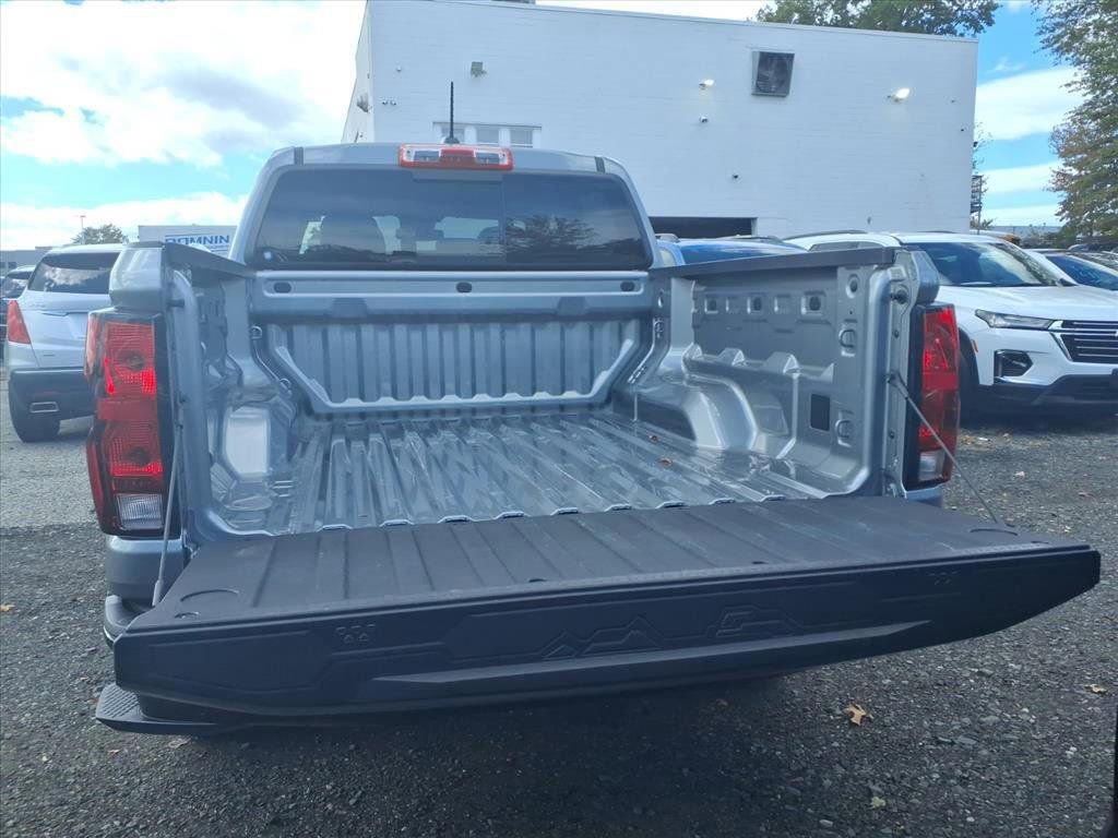 Used 2025 Chevrolet Colorado W/T image 8