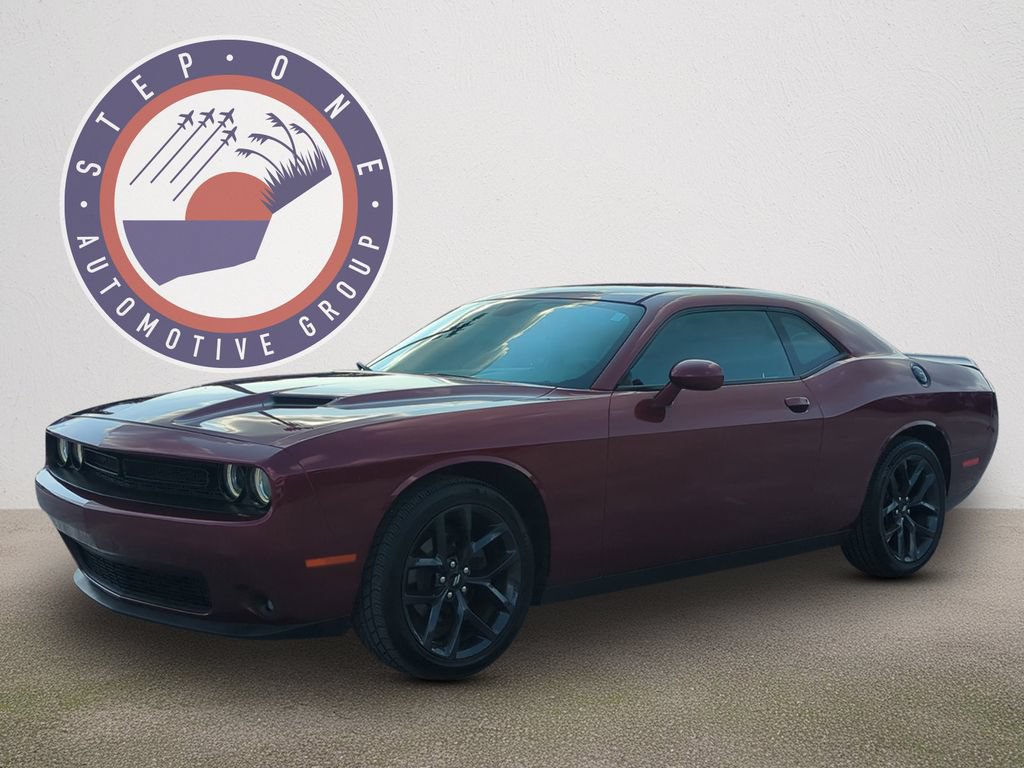 Used 2019 Dodge Challenger SXT w/ Blacktop Package RWD image 2