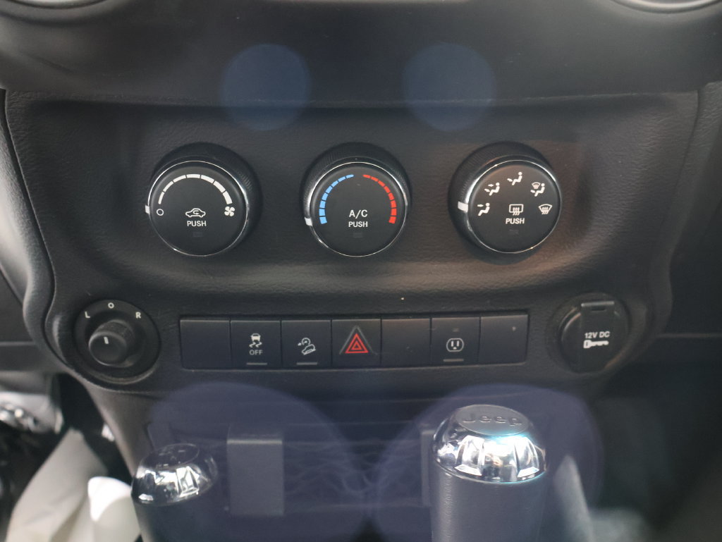 Used 2013 Jeep Wrangler Unlimited Sahara w/ Dual Top Group AWD/4WD image 24