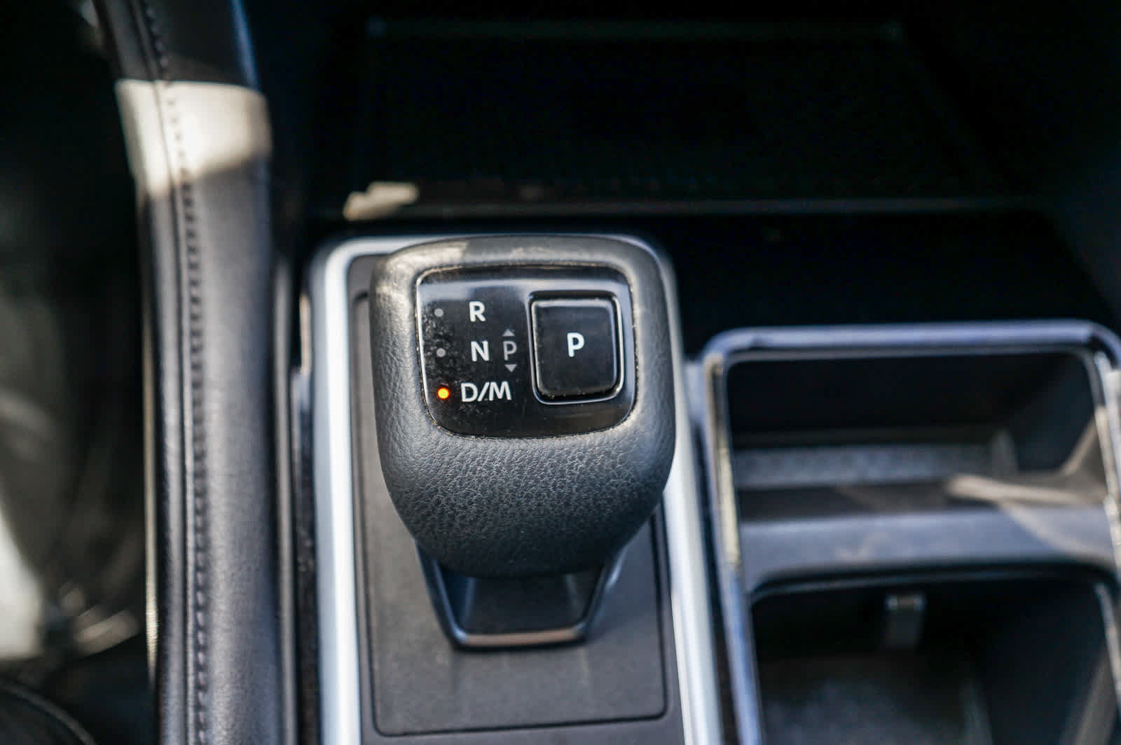 Used 2023 Nissan Pathfinder SL w/ Lighting Package (N92) FWD image 18