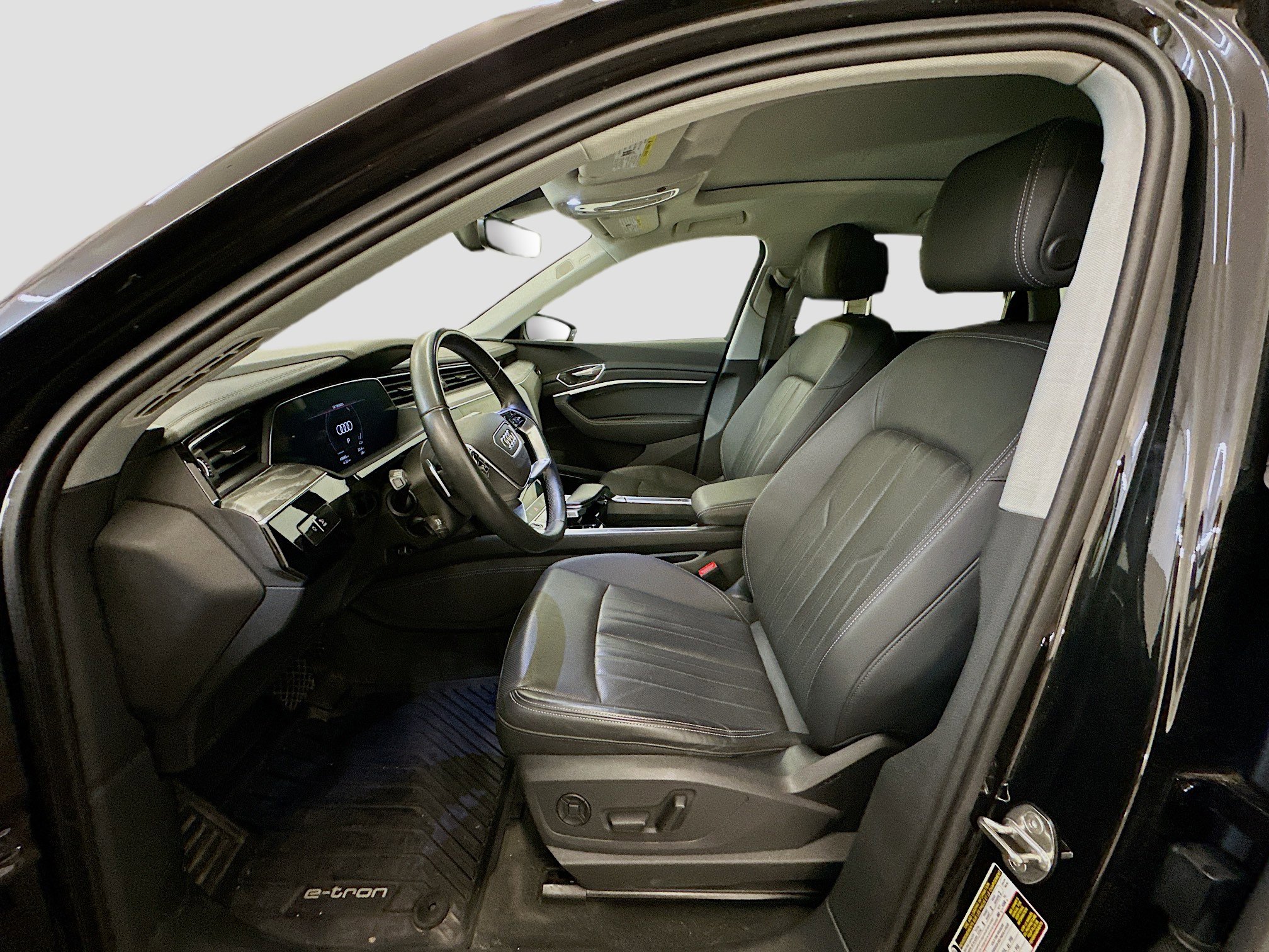 Used 2023 Audi e-tron Premium Plus w/ Premium Plus Package image 13