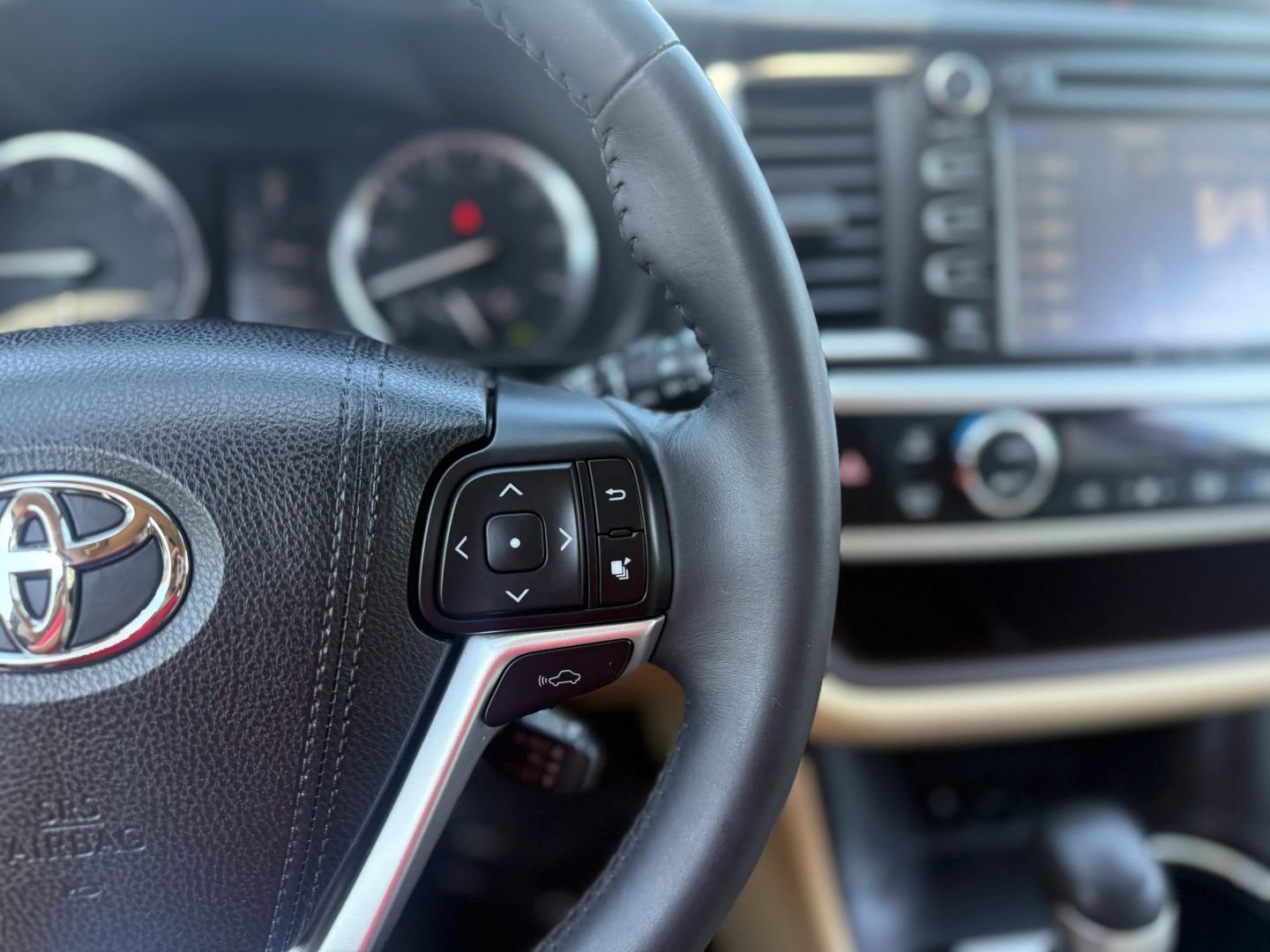 Used 2016 Toyota Highlander Limited image 20